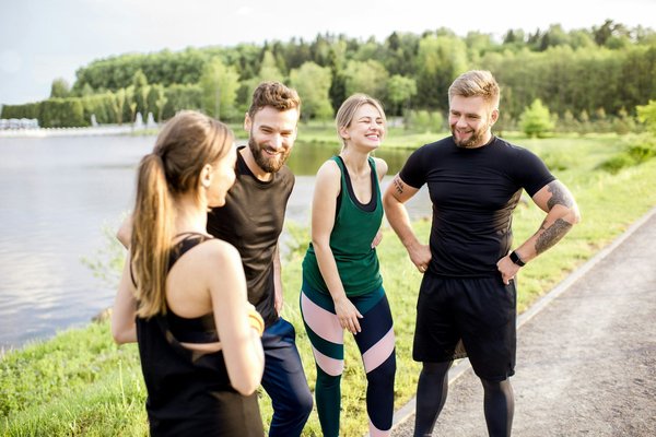 Comment la solidarité booste votre motivation au quotidien
